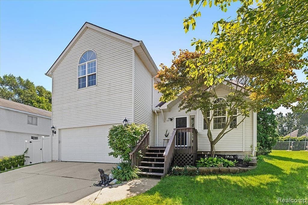 812 S Long Lake Blvd, Lake Orion, MI 48362 MLS 20230075233 Zillow