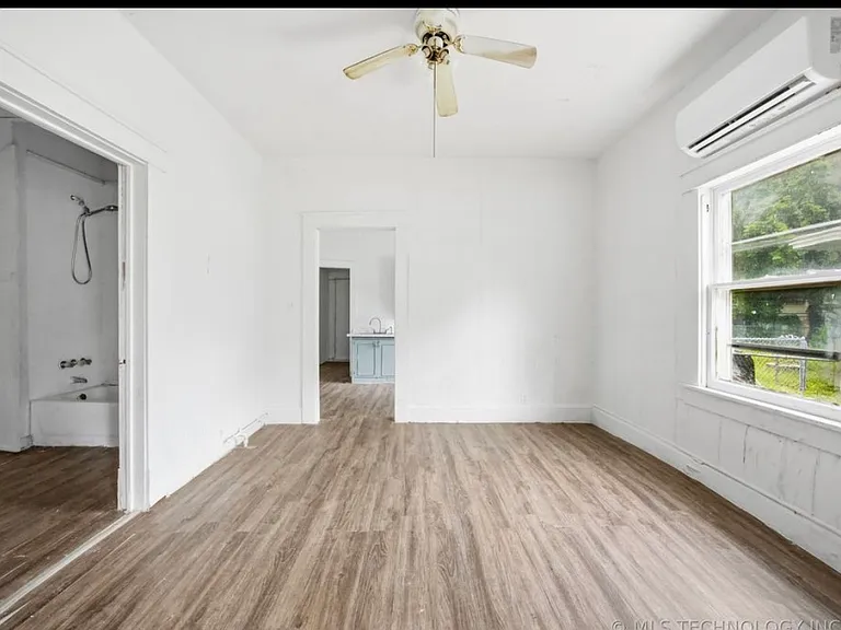 908 N Collins Ave — Photo 9