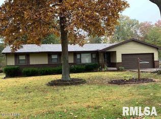 109 Hickory Grove Ln, Salem, IL 62881