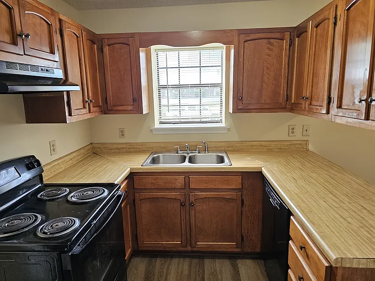 514 E Harden St #I — Photo 9