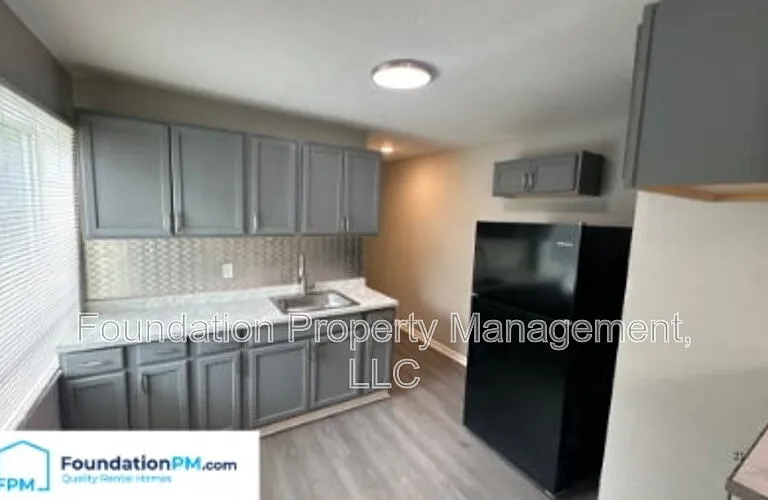 869 N Bingham St — Photo 3