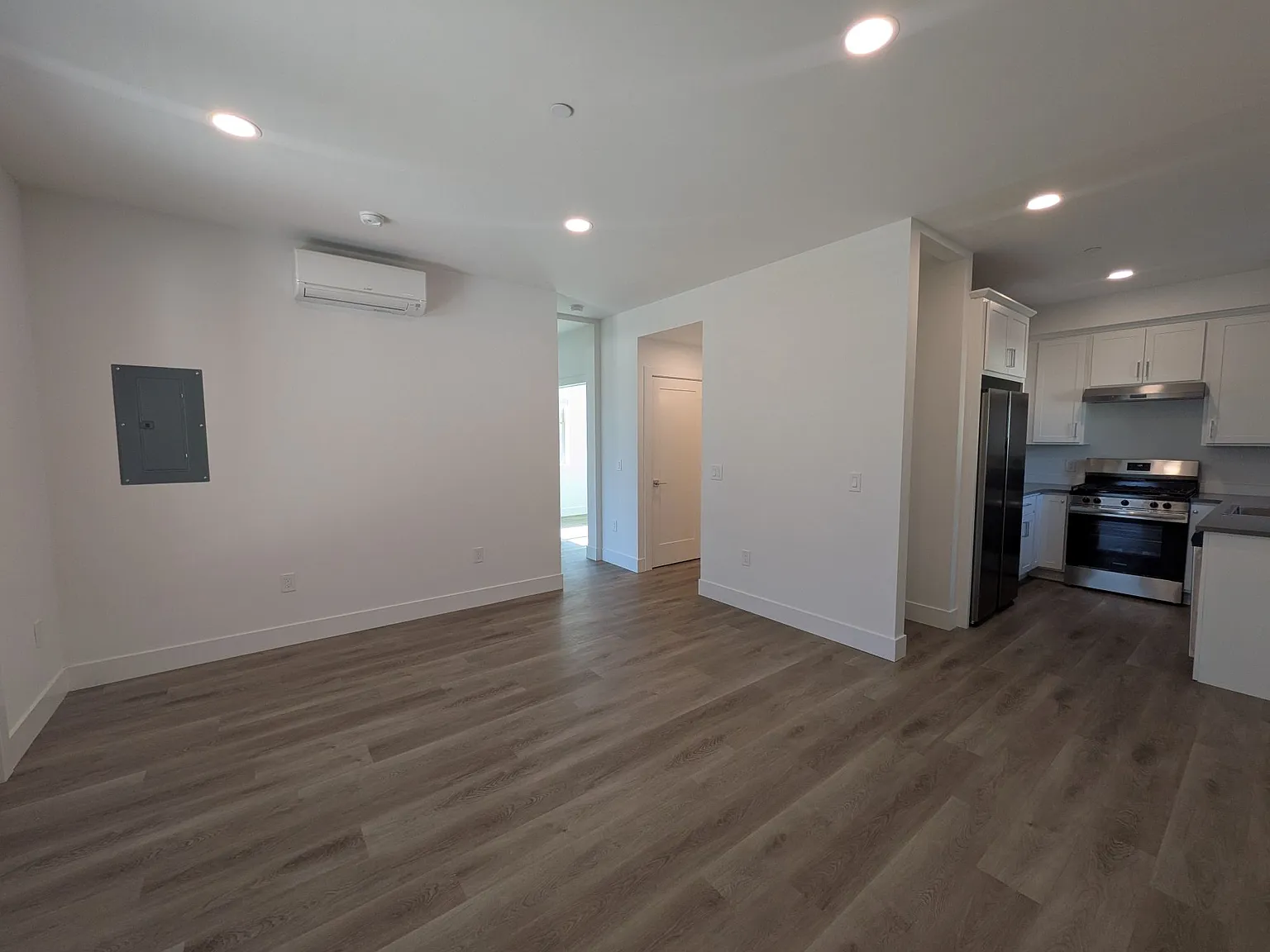 2 bed, 900 sqft, $2,800 — Photo 3