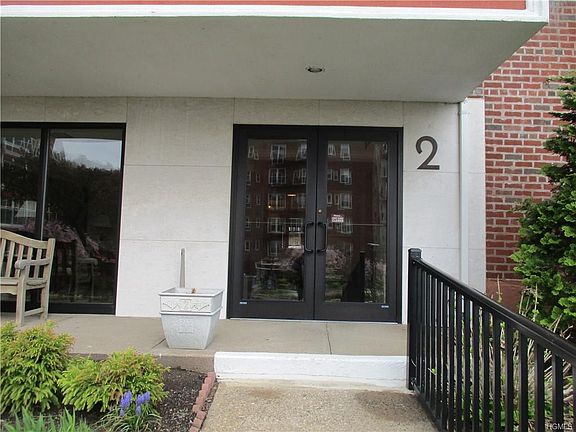 2nd image of 2 Salisbury Pt APT 2E