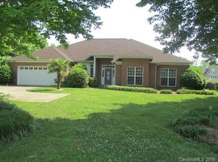 176 Harbor Cove Ln, Mooresville, NC 28117