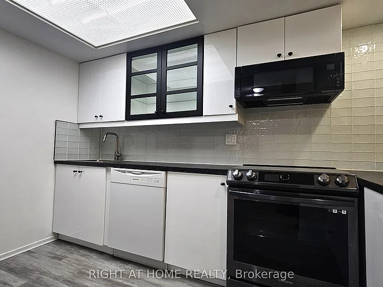 2460 Eglinton Ave E #1714 — Photo 14