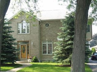 909 Frances Pkwy, Park Ridge, IL 60068