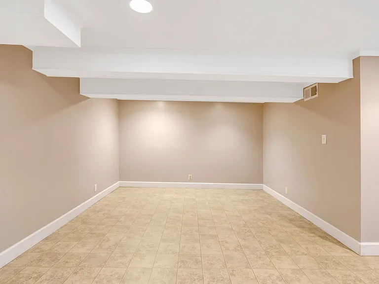 6717 Reynard Dr — Photo 44