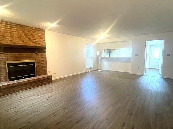 2nd image of 1664 Longbow Ln