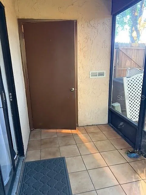 2 bed, 1.5 bath, 1074 sqft, $1,600 — Photo 3