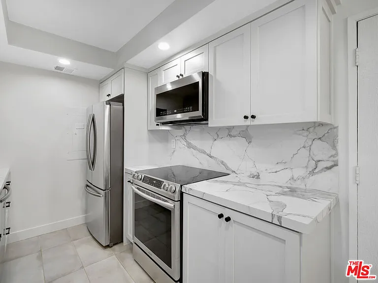 1134 Alta Loma Rd #203 — Photo 6