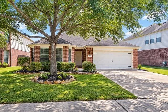 3 bed, 2.0 bath, 1961 sqft, $2,100 — Photo 1