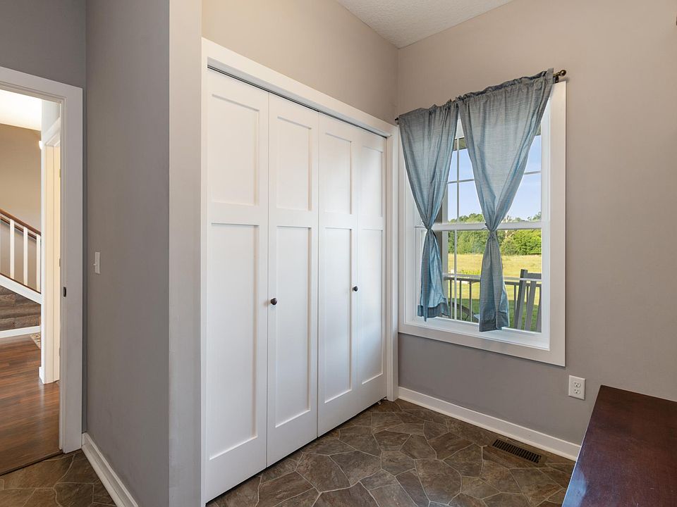 1st image of 28803 Dahlia Dr NW