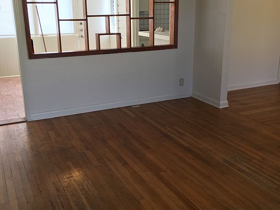 3rd image of 765 Ashland Dr