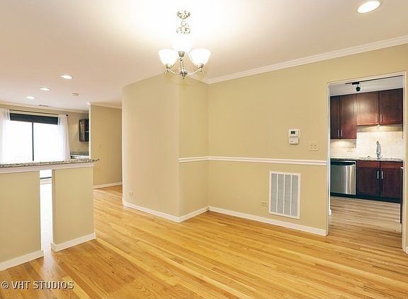 5th image of 900 W Ainslie St APT H