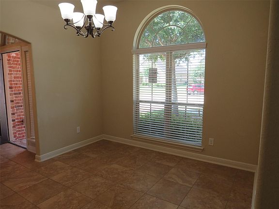 2nd image of 4907 Mountain Maple Trl