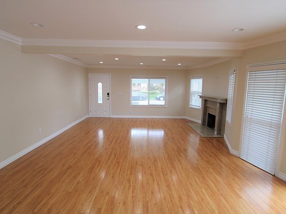 5th image of 604 W Lexington Dr