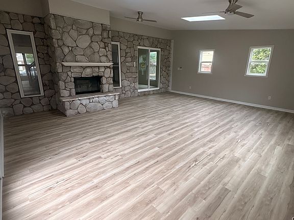 3rd image of 1927 Yacht Harbor Cir