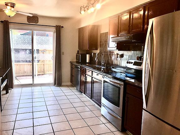 2nd image of 1929 Glen View Ct