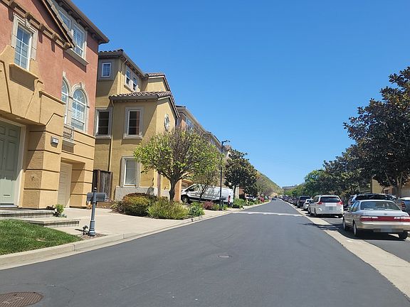 4th image of 38 Viola St