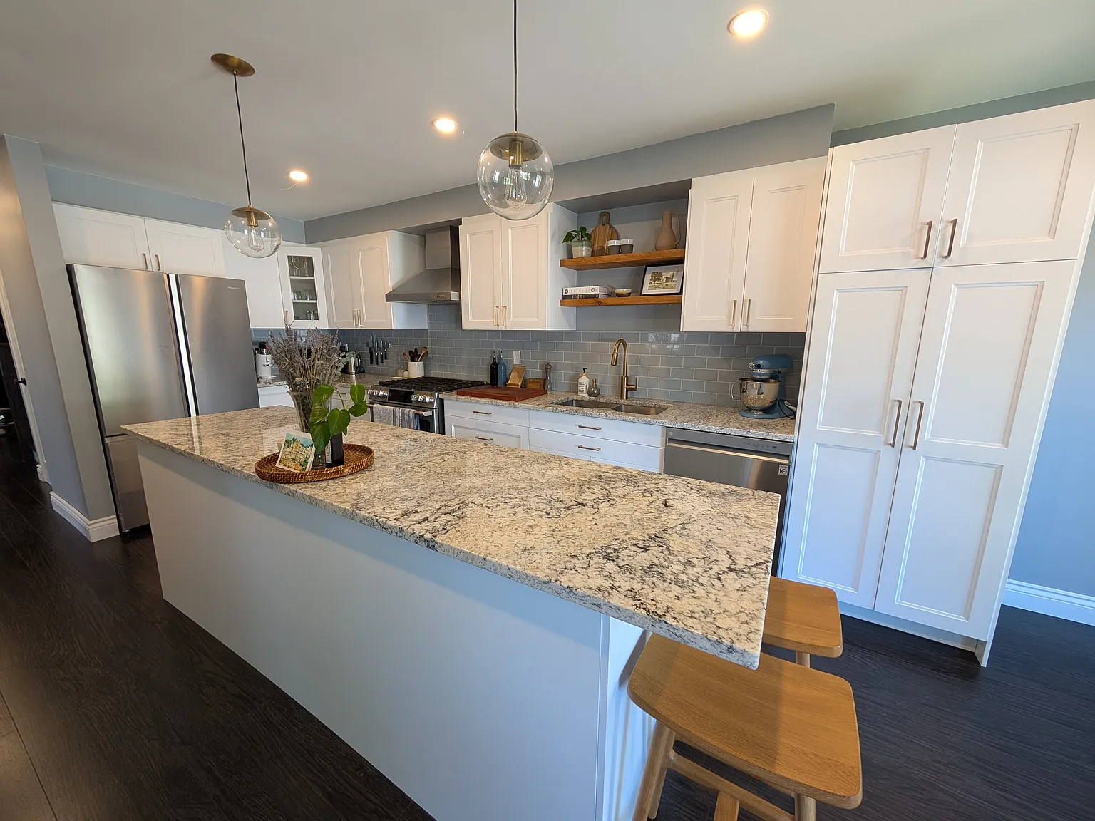 3 bed, 2.5 bath, 1750 sqft, $3,000 — Photo 2