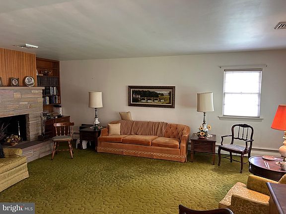 5th image of 1530 Chaucer Ln