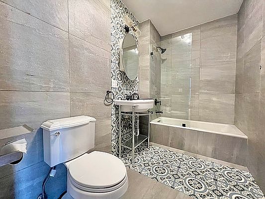 5th image of 264 Sullivan Pl #2E