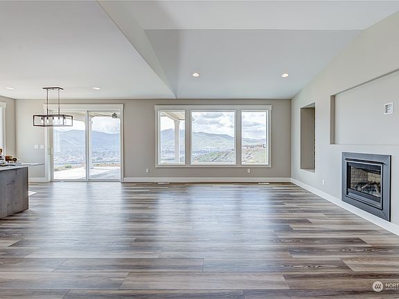 4th image of 2195 NE Kaden Lane