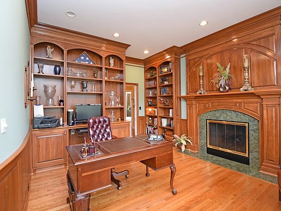 4th image of 957 Sanctuary Ln