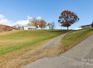 7 Crystal Ln, Waynesville, NC 28785