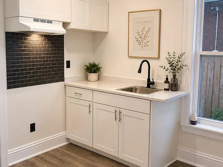 710 Adelaide St N #2 — Photo 2