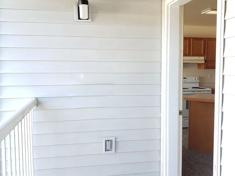 587 Eastmont Ave — Photo 11