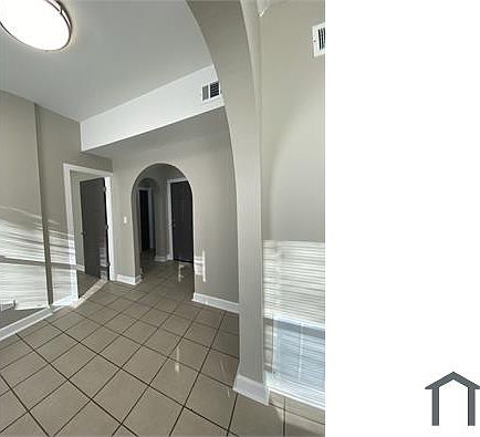3rd image of 3146 W Franklin Blvd #G