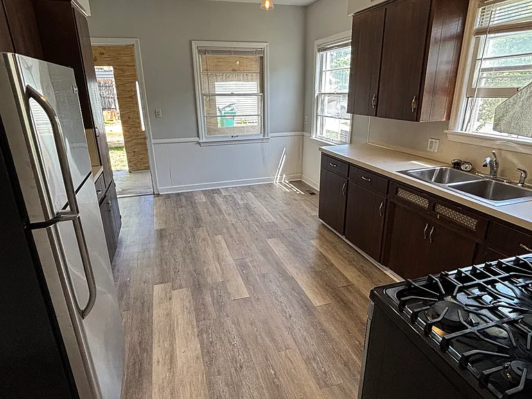 344 Diamond Ave NE #1 — Photo 2