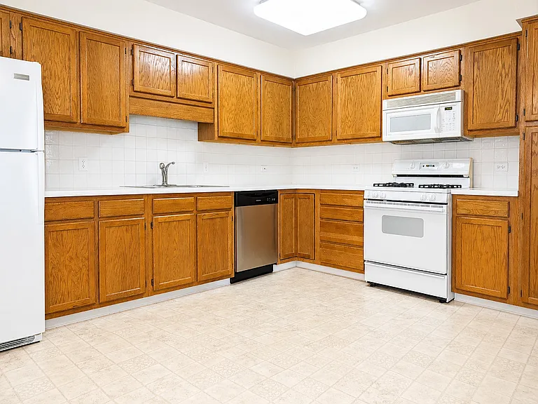 6400 W Berteau Ave #502 — Photo 5