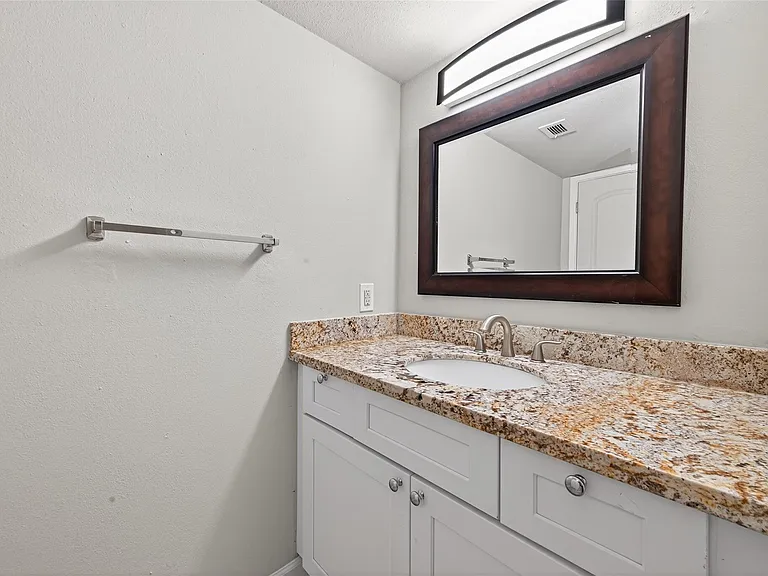 1114 Augusta Dr #10 — Photo 11