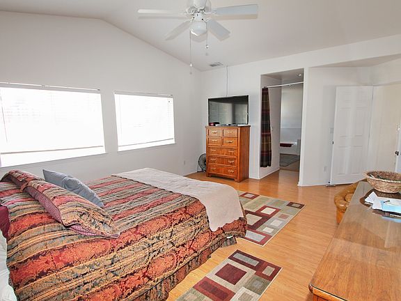 5th image of 352 Mary Anne Ct