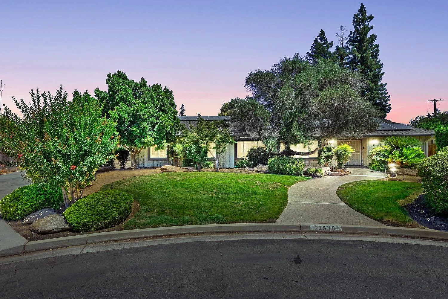 2630 W Escalon Ave photo 1