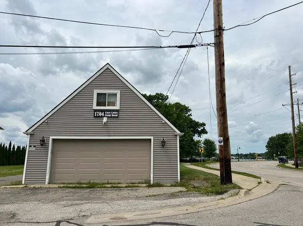 1704 Cass Lake Front Rd, Keego Harbor, MI 48320