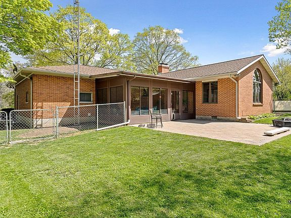 5th image of 111 Glenwood Cir