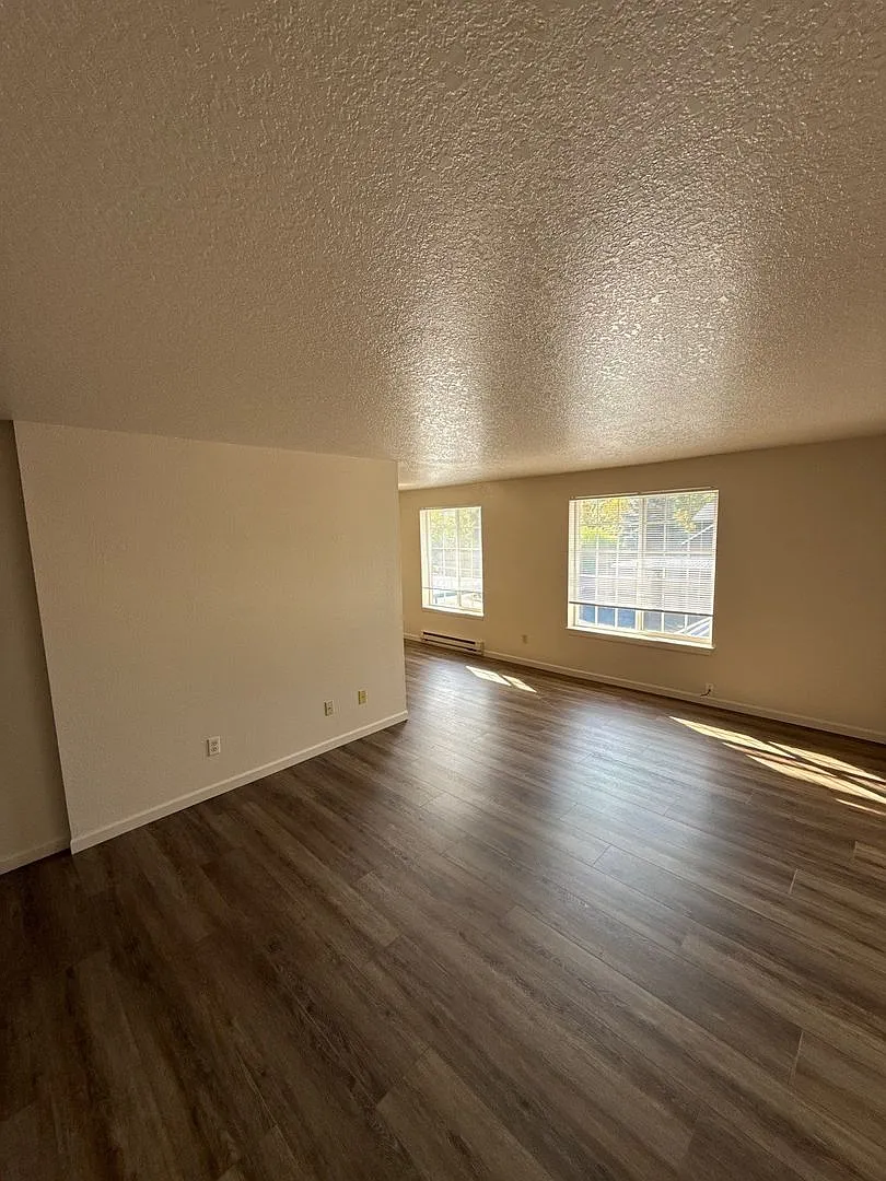 2 bed, 1.0 bath, 850 sqft, $1,395 — Photo 3