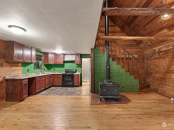 3rd image of 7485 Glacier Springs Drive