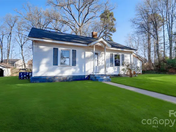 204 Robinson Clemmer Rd, Dallas, NC 28034