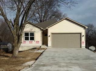 1705 Johnston St, Liberty, MO 64068