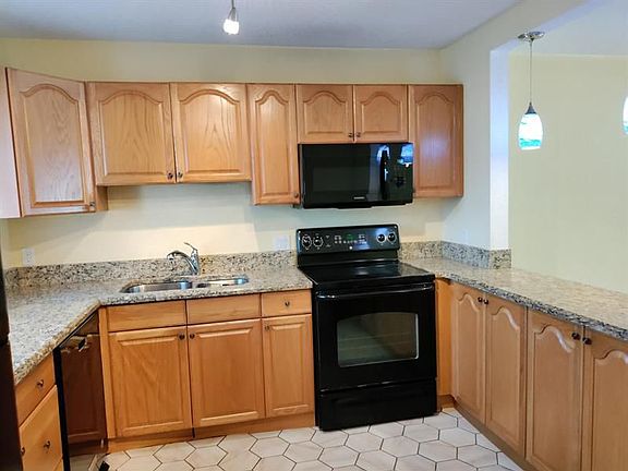 5th image of 421 S Lakeside Dr APT 5