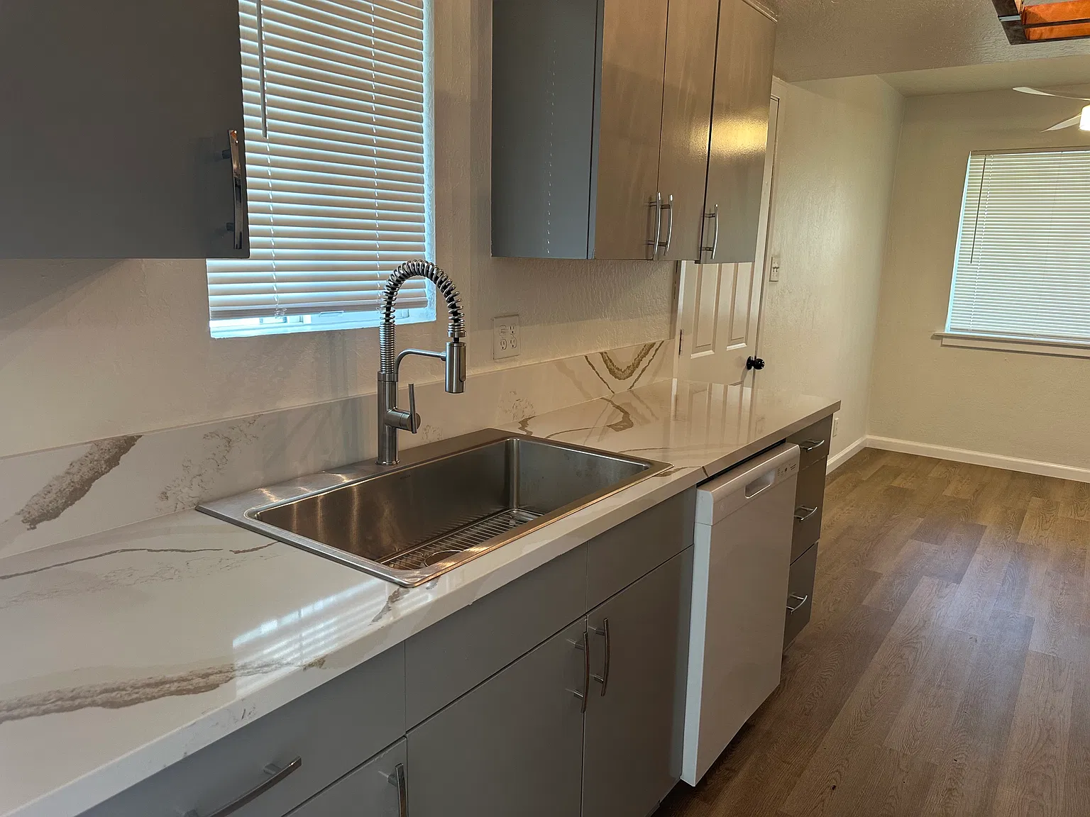 3 bed, 1000 sqft, $2,095 — Photo 3