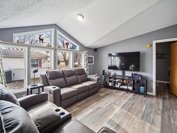 3rd image of 2700 SE Covenant Dr