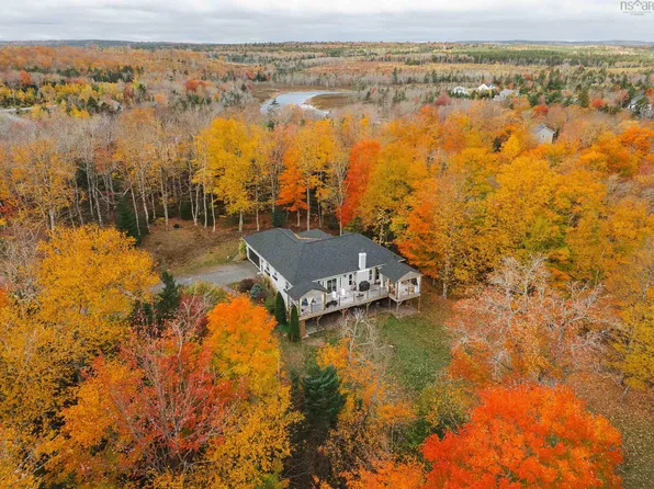 390 Gleneagles Dr, Hammonds Plains, NS B4B 1V8