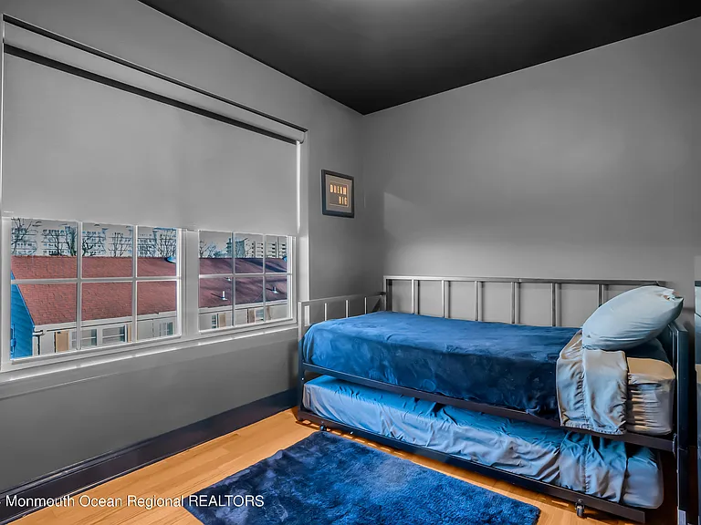 132 Chelton Ave — Photo 24