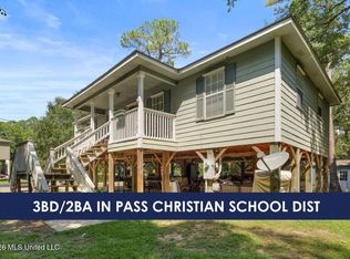 560 Pelican Ave, Pass Christian, MS 39571