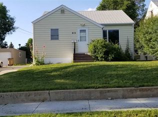 815 9th Ave NE, Minot, ND 58703